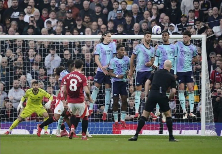 Hasil manchester united vs arsenal di lanjutan Liga Ingris 2024/2025 Minggu (09/03/2025). (c) AP Photo/Dave Thompson